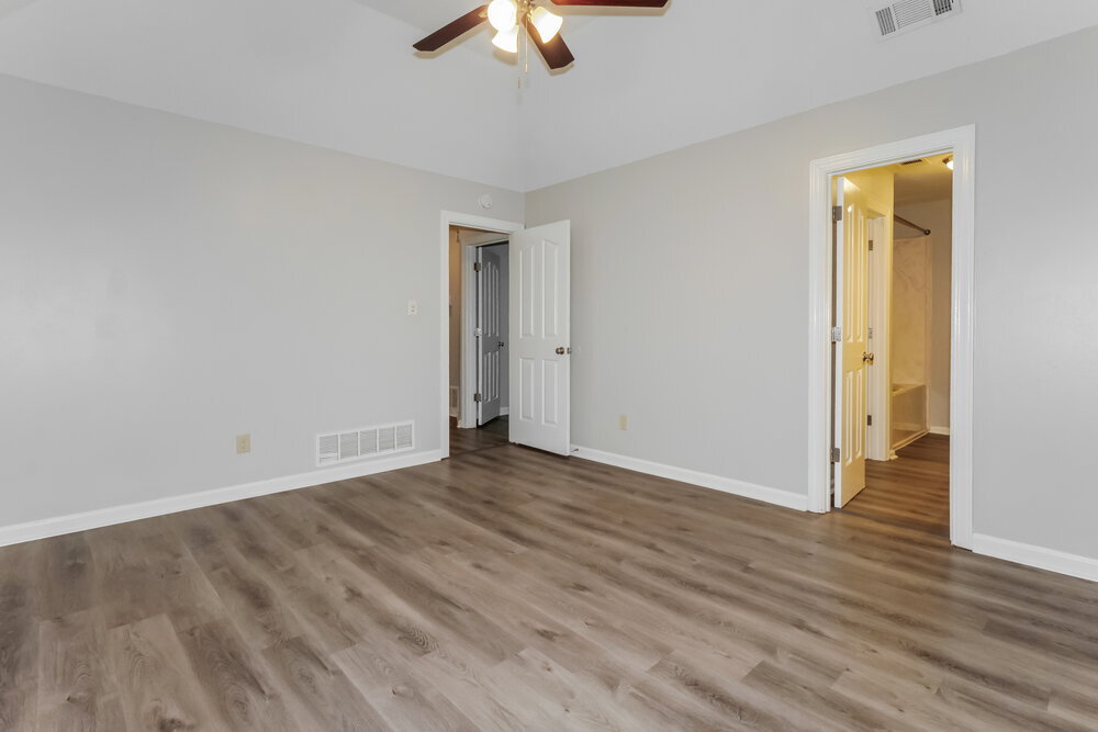 Building Photo - 3158 Clubview Cove N