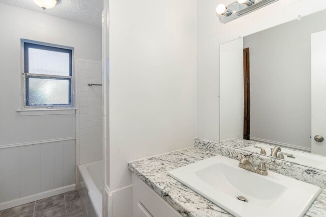 Building Photo - Single-Story Gem with Vaulted Ceilings and...