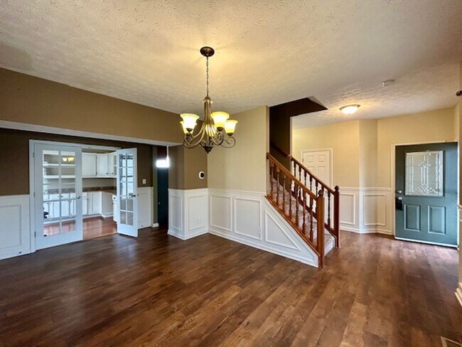 Building Photo - Beautiful 2 Story, 4 Bedroom, with a Full ...