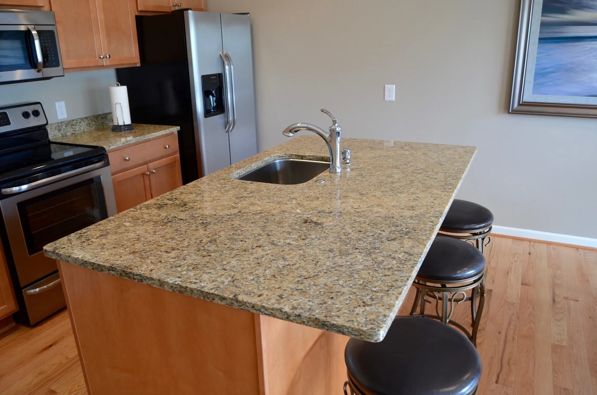 large center island - 8388 Bay St