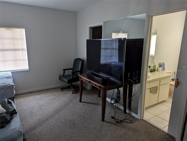 Building Photo - 1107 W Coral St