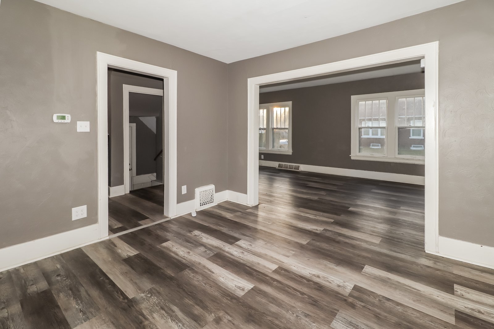 Building Photo - 1002 E Victoria St