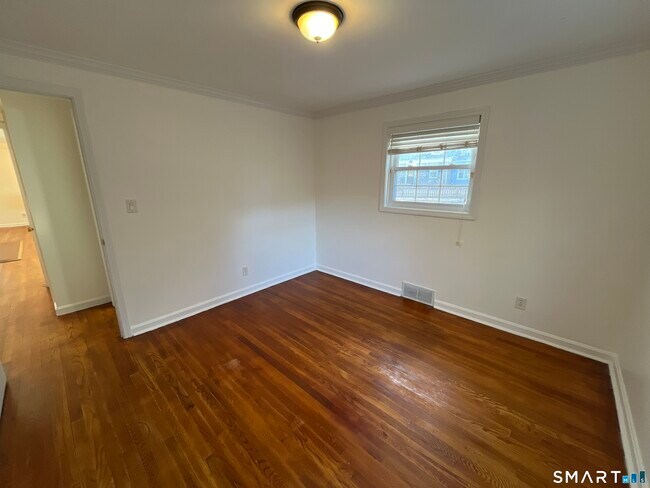 Building Photo - 110 Roger White Dr