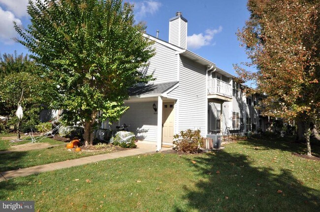 Building Photo - 1806B Ralston Dr