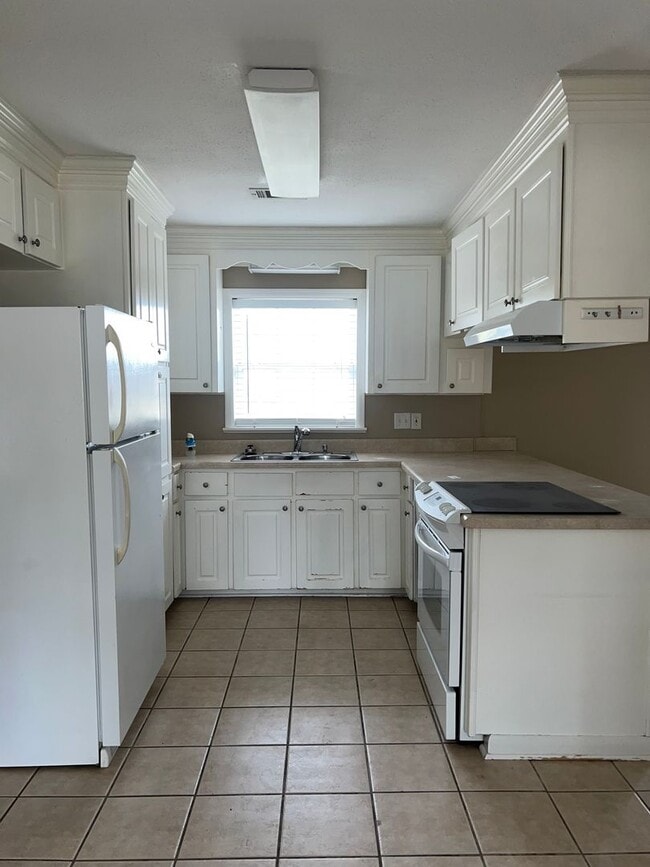 Building Photo - 101 Willow Dr
