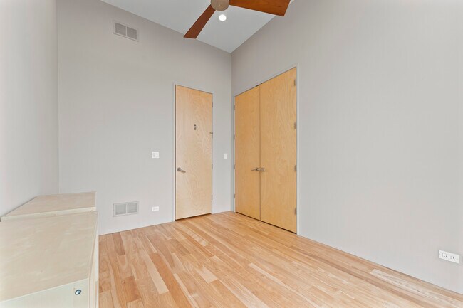 Building Photo - 2408 W Rice St