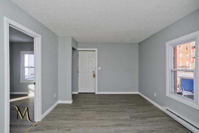 Building Photo - 131 Center St