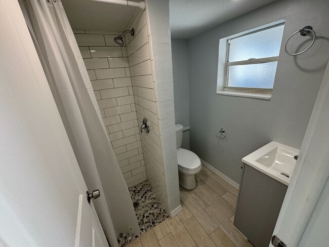 Building Photo - 911 NW 62 Ave