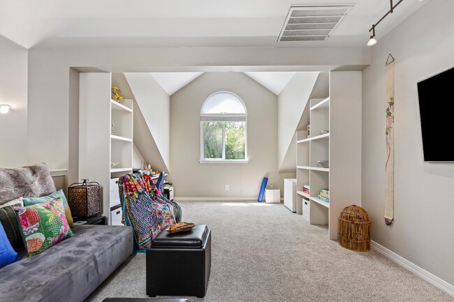 Building Photo - Luxury Condo in SE Boise's most desirable master planned community-Surprise Valley