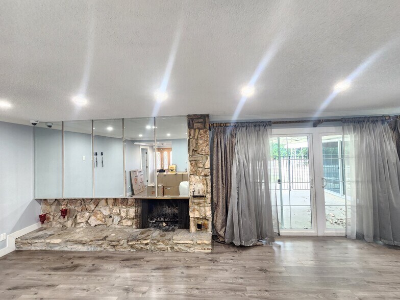 Primary Photo - 11665 Babbitt Ave