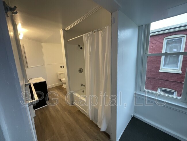 Building Photo - 119 W Jackson St