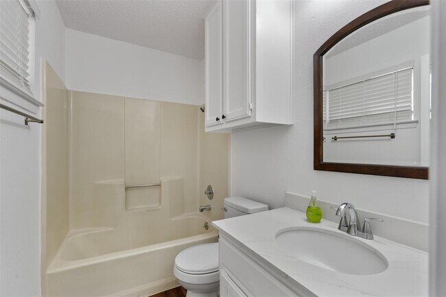 Building Photo - 12900 Hymeadow Dr