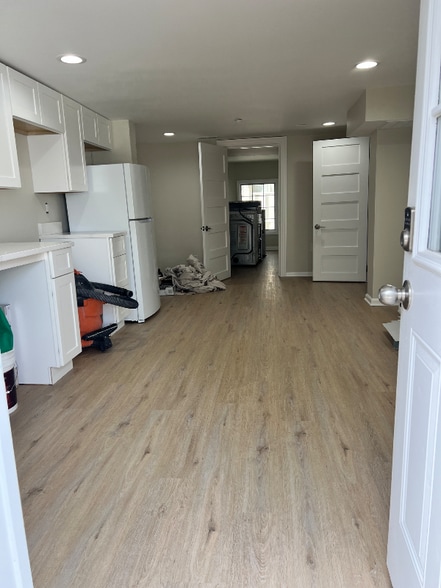 Primary Photo - 215 E 24th Ave