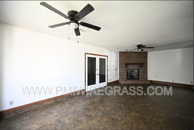 Building Photo - 267 Barbara Dr