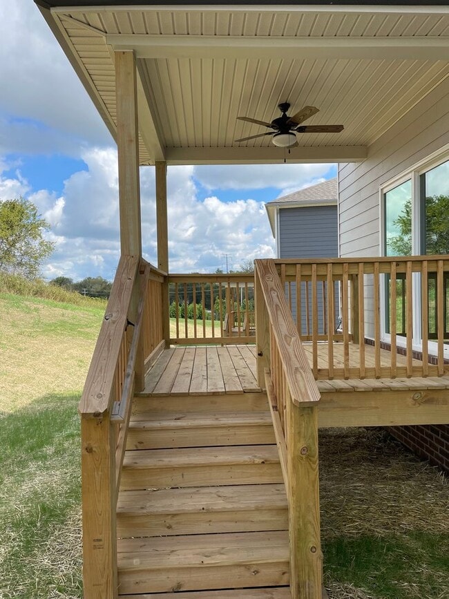 Building Photo - 108 Millbrook Dr