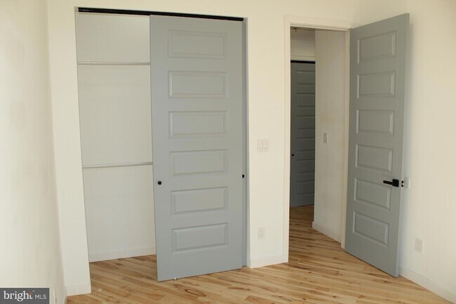 Building Photo - 3017 Ridge Ave