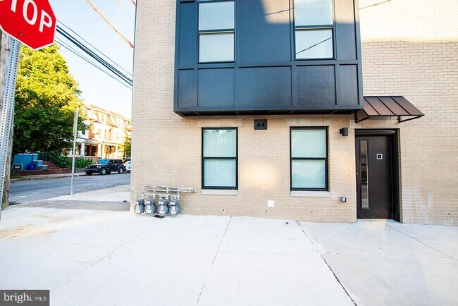 Building Photo - 4926 Locust St