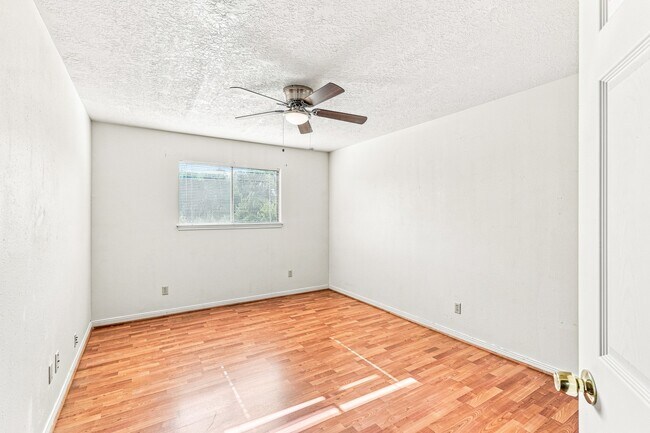 Building Photo - 4422 Egret Dr