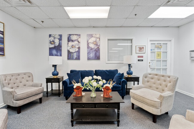 Building Photo - Elora Gardens at Petersburg