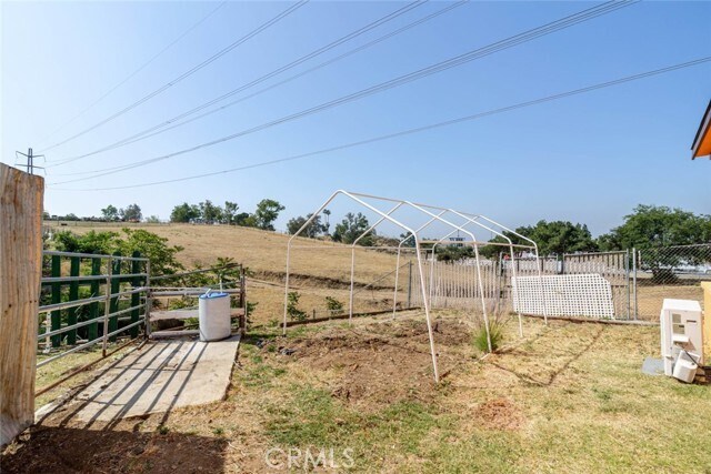 Building Photo - 13057 Gladstone Ave