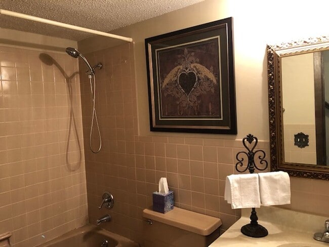 Building Photo - 3BR/3BA View of Melton Hill Lake in private community