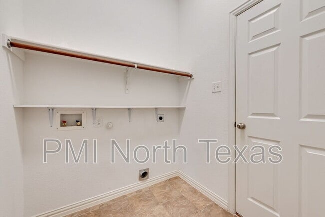 Building Photo - 1732 Bluebird Dr