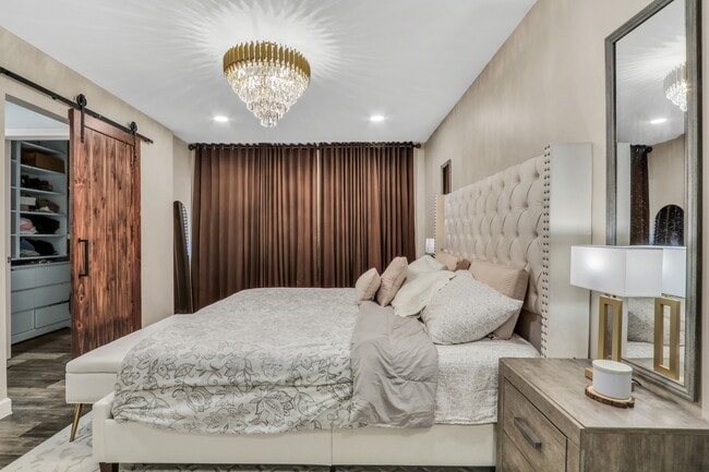 Building Photo - 658 White Ct