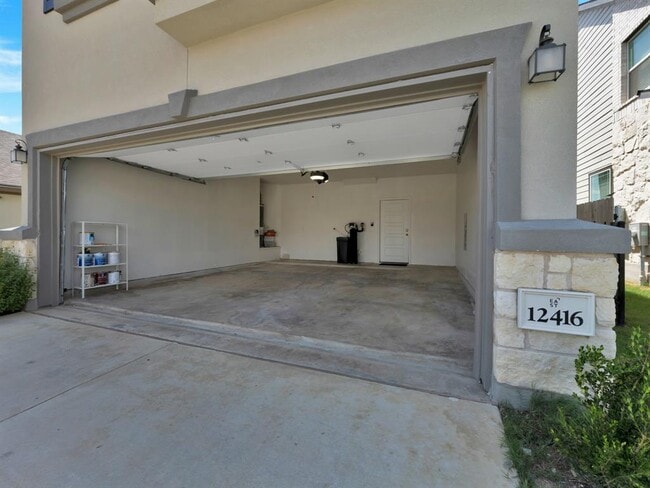 Building Photo - 12416 Anthology St