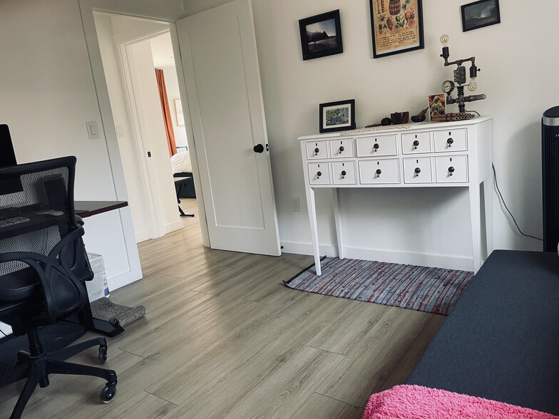 Building Photo - 5323 Templeton St