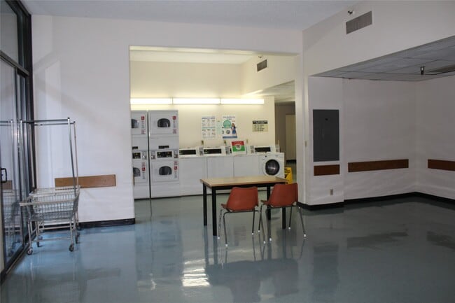 Building Photo - 255 S Hill St