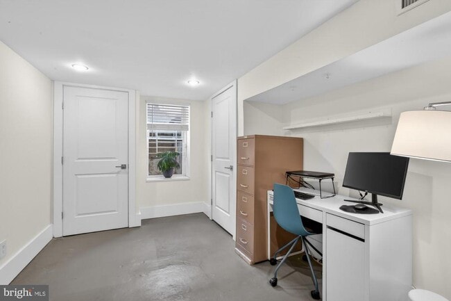 Building Photo - 741 Watkins St