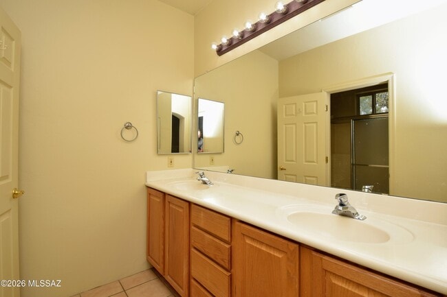 Building Photo - 2934 N Cardell Cir