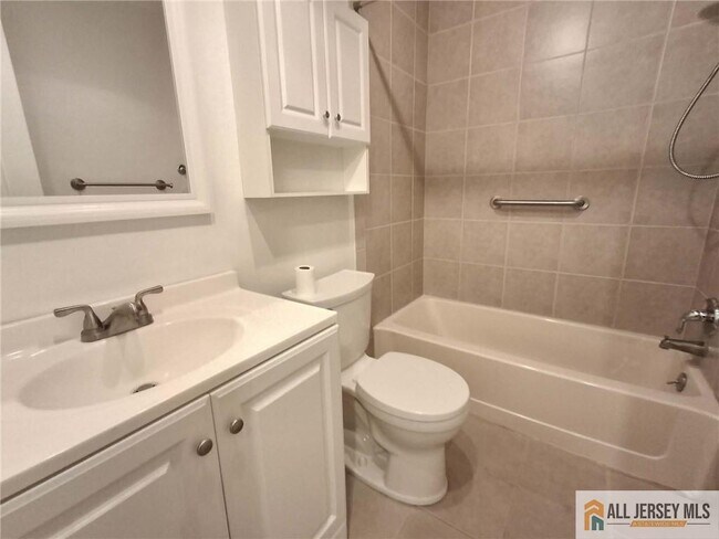 Building Photo - 9 Chatham Square