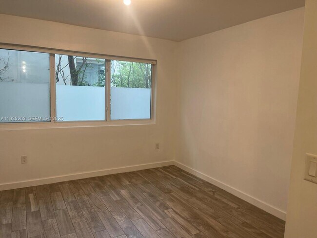 Building Photo - 1035 Euclid Ave