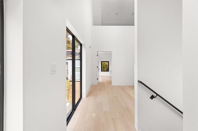 Building Photo - 1603 Chelsea Ln