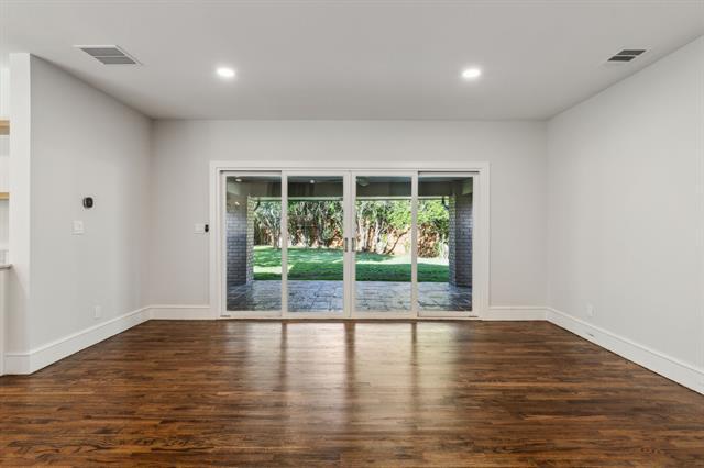Building Photo - 6721 Meadowcreek Dr