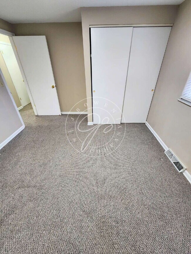 Building Photo - Sylvania Schools! Spacious 2-story, 3-bedroom, 2-bath home offering over 1,200 sq. ft. of living ...