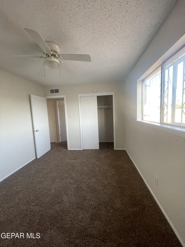 Building Photo - 5761 Longview Dr