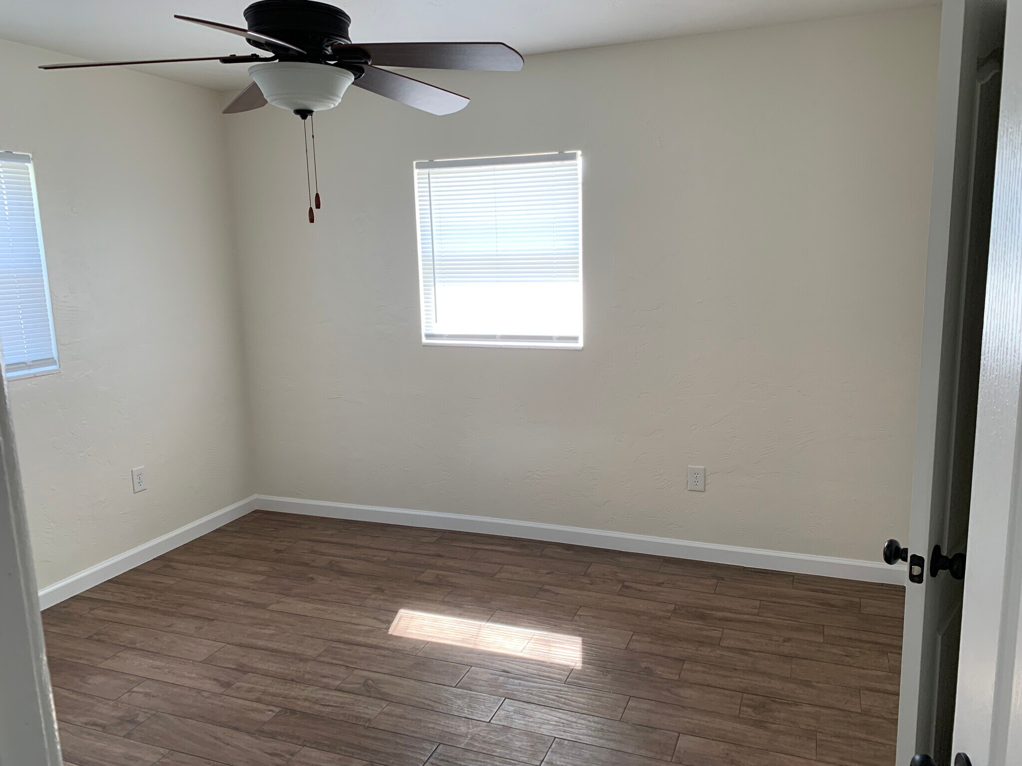 Building Photo - 127 E Kentucky Ave