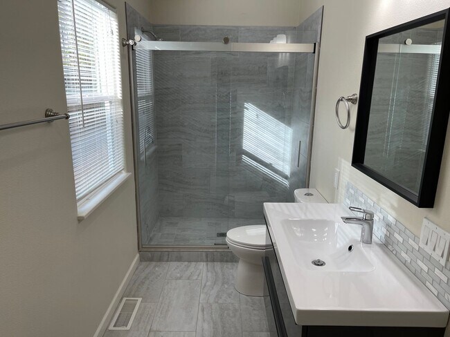 Building Photo - Three bedroom home with upgrades in Forestville!