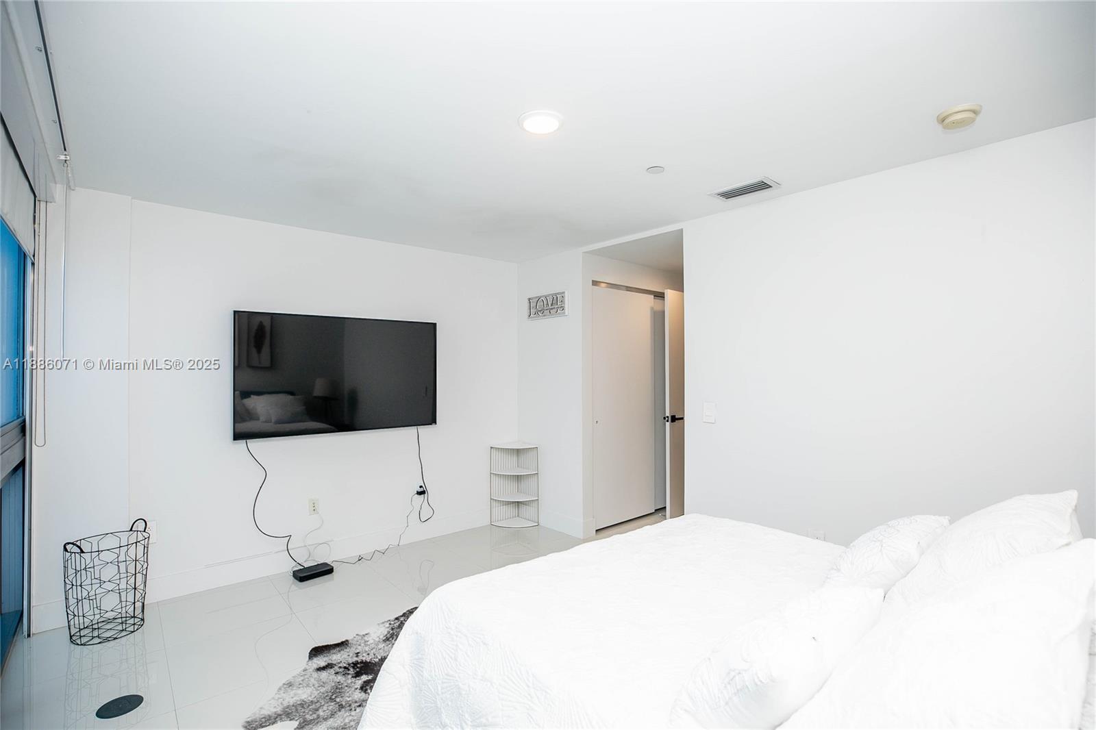 Building Photo - 2950 NE 188th St