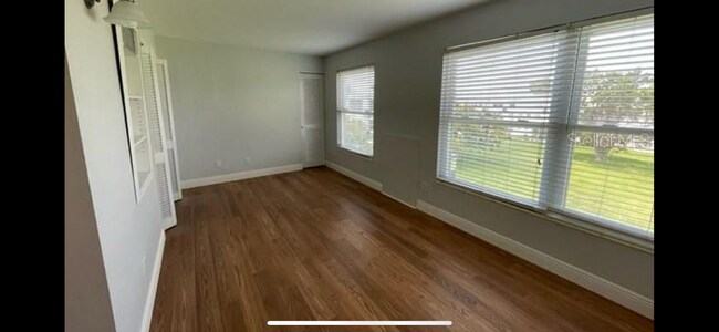 Building Photo - 2448 Columbia Dr