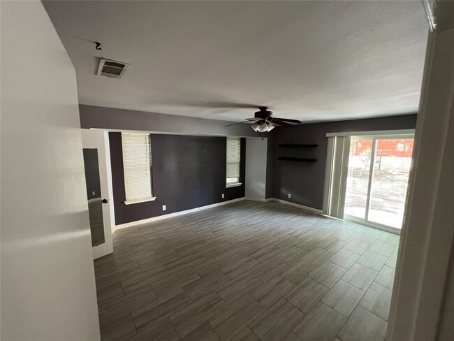 Building Photo - 7002 Danwood Dr