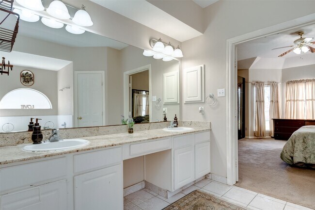 Building Photo - 731 Annie's Way