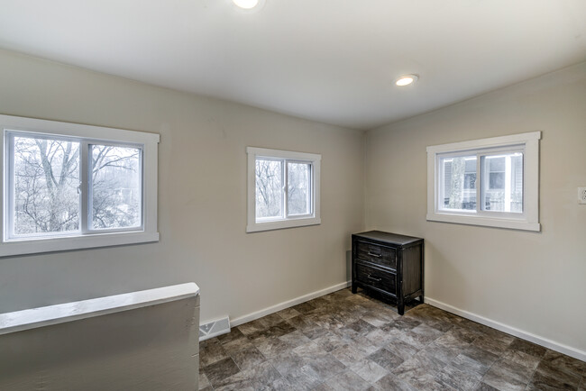 Building Photo - 2130 N Warson Rd