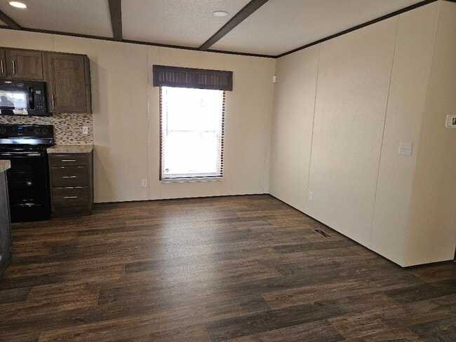 Building Photo - 482 McDonald Ln W