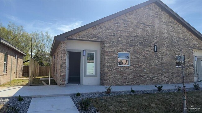 Building Photo - 16 Paola St