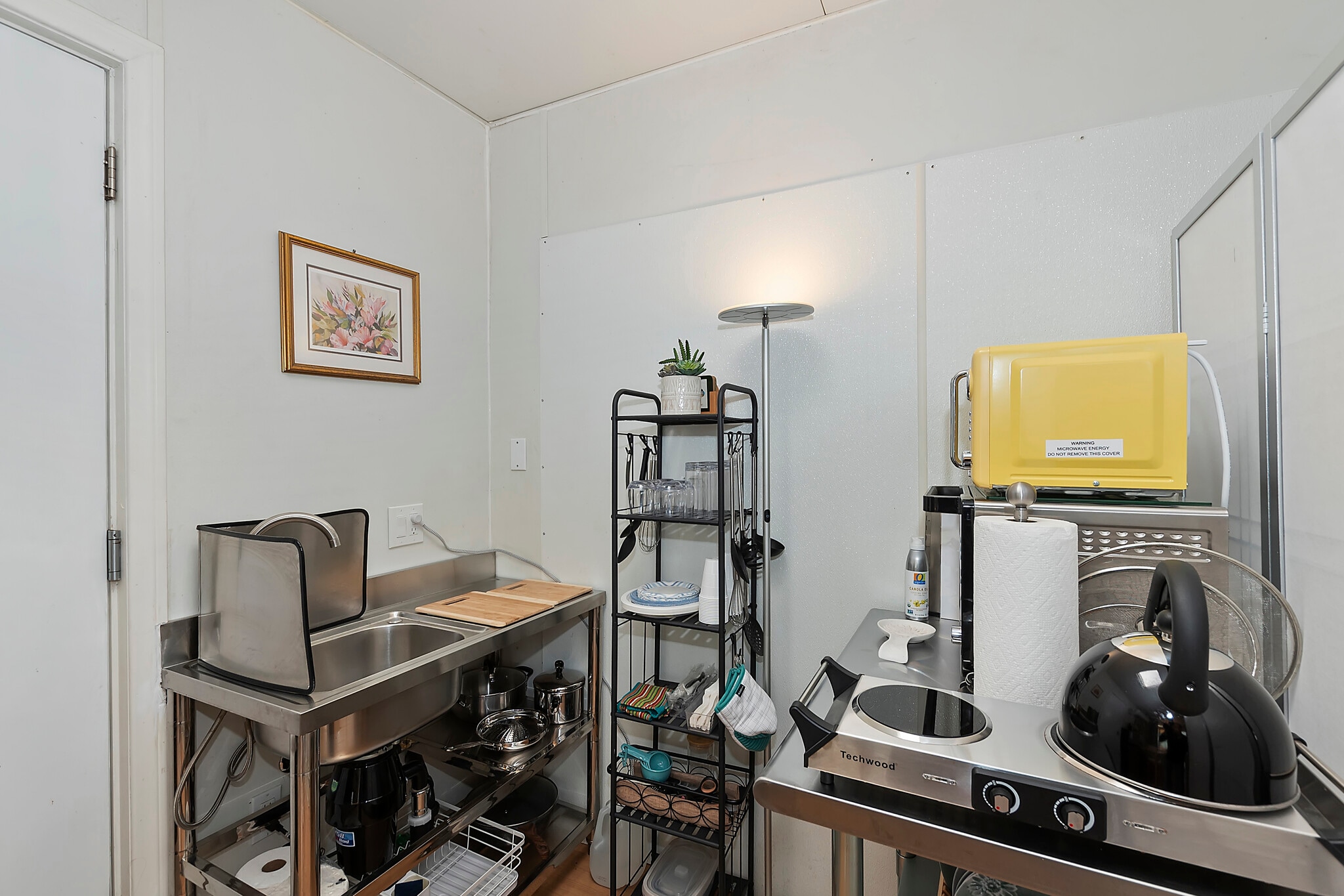 Kitchenette with Sink & Garbage Disposal - 300 Entrada Dr