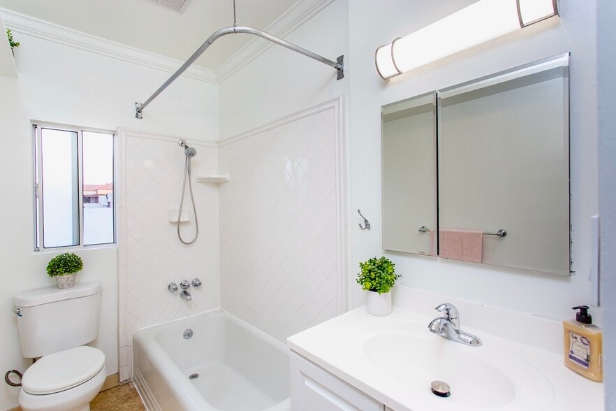 Building Photo - 1650 Winona Blvd