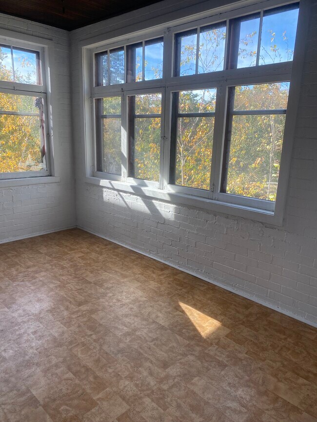 Building Photo - 714 Pelham Blvd